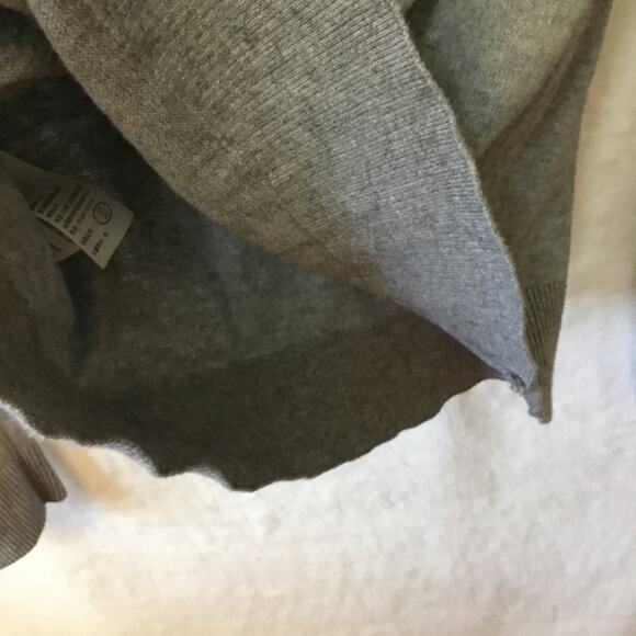 Abercrombie & Fitch Light Gray Cashmere-Blend Turtleneck Sweater - Picture 11 of 12